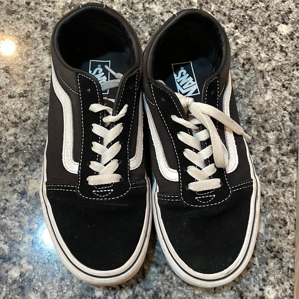 Vans Boy’s Tennis Shoes Size 4.5 Youth